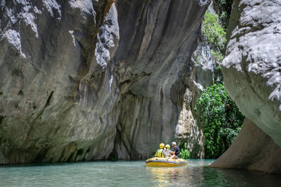 Découvrir l’Ardèche en canoë : une aventure incontournable au cœur des gorges